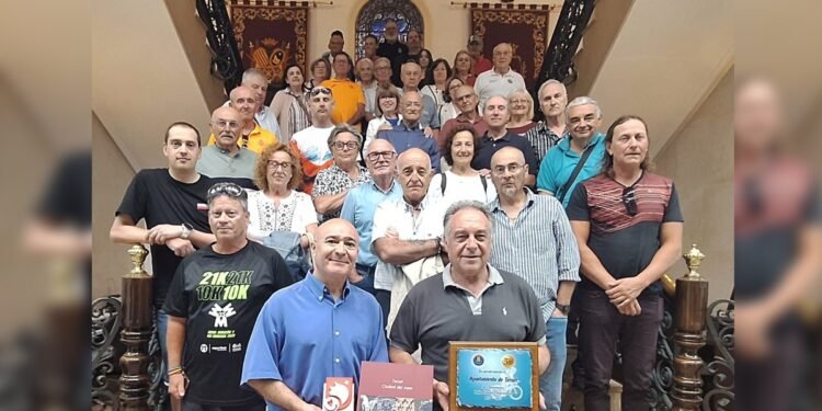 La Peña Ciclista Moncadense cumple 50 años con miles de kilómetros a los pedales