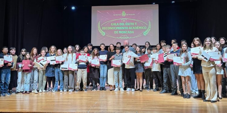 Moncada premia el reconocimiento y excelencia académica a 55 estudiantes