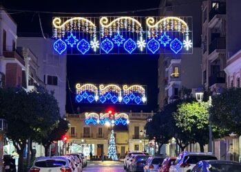 Moncada ilumina la Navidad con 60.000 bombillas LED la víspera de Santa Bárbara