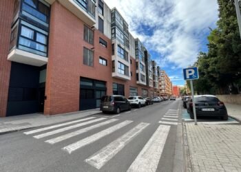 Arquitectos y agentes inmobiliarios cuestionan la suspensión de licencias