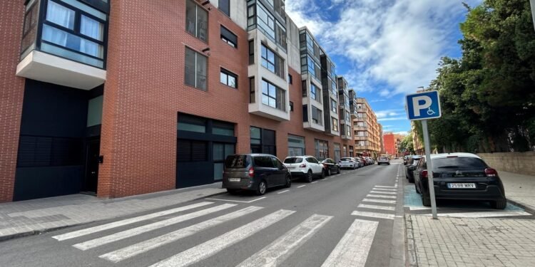 Arquitectos y agentes inmobiliarios cuestionan la suspensión de licencias