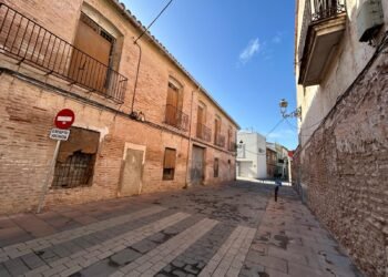 Moncada suspende licencias para impedir construir habitaciones en plantas bajas