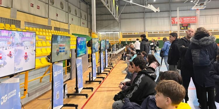 Gaming Party Montcada reuneix desenes de joves al voltant de les noves tecnologies
