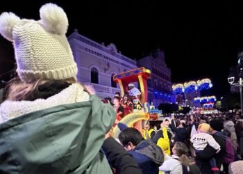 Más de 3.000 personas desafían al frío en la Cabalgata de los Reyes Magos