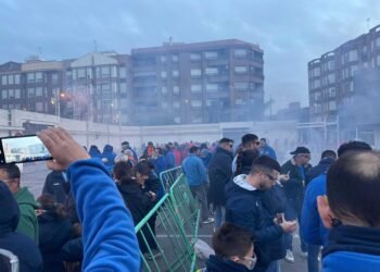 Una multitudinaria despertà con 4.000 trons de bac marca el inicio de las fallas