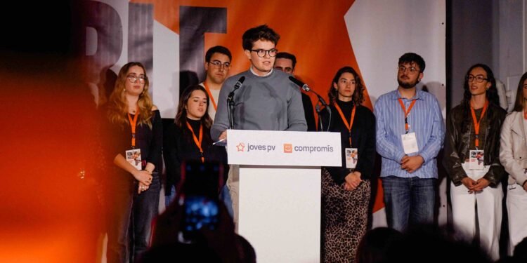 Joan Guanter reelegit Secretari General de les joventuts de Compromís