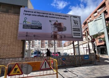 Derriban parte del muro del mercaparking junto a la churrería ambulante