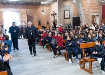 El Arzobispo se reúne con la parroquia San José y Cáritas en su visita pastoral