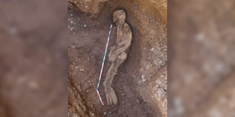 Impactant troballa a Montcada: Apareixen restes arqueològiques humanes al carrer de Sant Roc