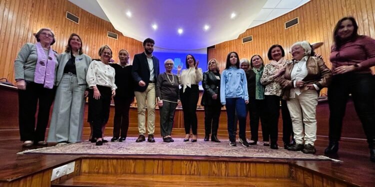 Moncada reivindica su compromiso con la igualdad en el homenaje a las mujeres