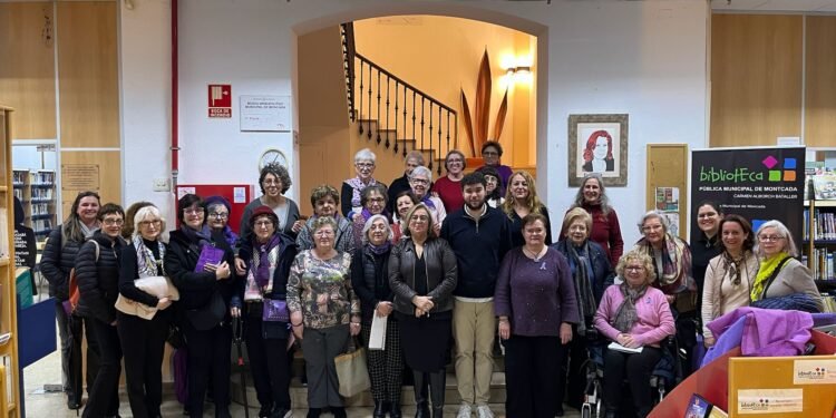 El retrat de Carmen Alborch ja s’exposa a la biblioteca pública que porta el seu nom