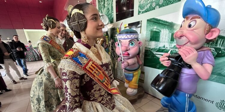 Exposició del Ninot, un recorregut per a conèixer els detalls de totes les figures