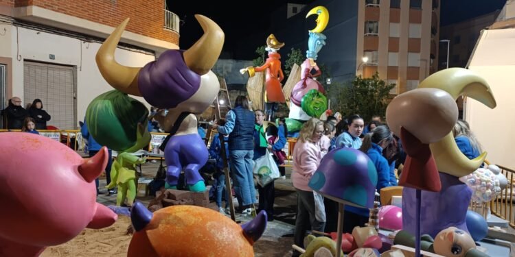 Las comisiones se vuelcan en solidaridad con Badia tras quedarse sin falla infantil