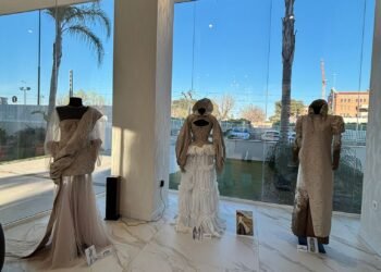 Hilos de la Seda muestra al público en el Hotel SH el talento de sus creadores