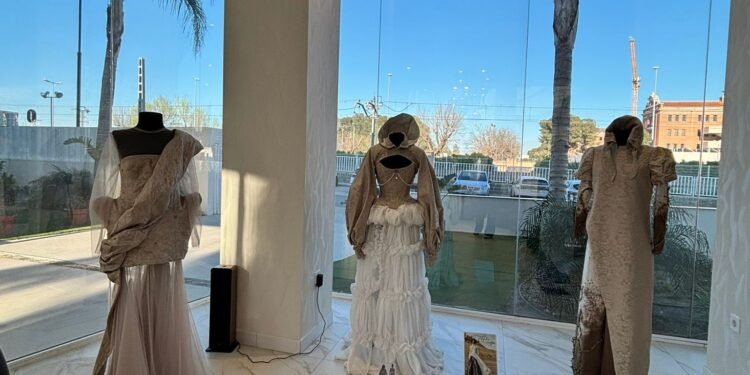 Hilos de la Seda muestra al público en el Hotel SH el talento de sus creadores