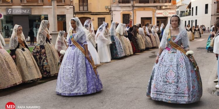 La primera Ofrenda comarcal reúne en Moncada a más de 100 comisiones