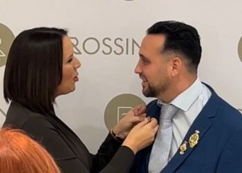 Orts concede a Vicente Rodríguez (JLF) la insignia de oro de la ciudad de Moncada