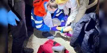 Moncada | Un joven acaba hospitalizado tras ingerir una botella entera de alcohol