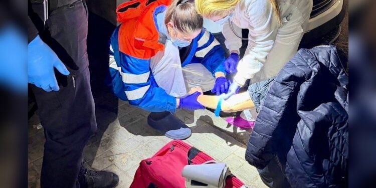 Moncada | Un joven acaba hospitalizado tras ingerir una botella entera de alcohol