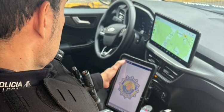 La policía local de Moncada incorpora tablets a los vehículos para agilizar su labor