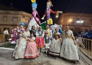 La comissió Badia rep el premi a la falla més crítica que concedeix el PSOE