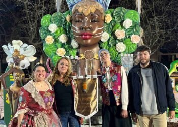 L’Avinguda primer premi a la promoció del valencià en les Falles de Montcada