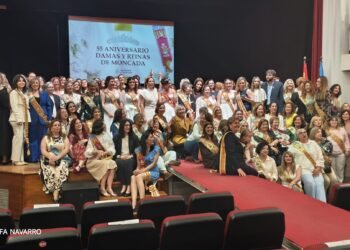 Moncada viaja en el tiempo con sus reinas y damas desde 1971 en una noche mágica