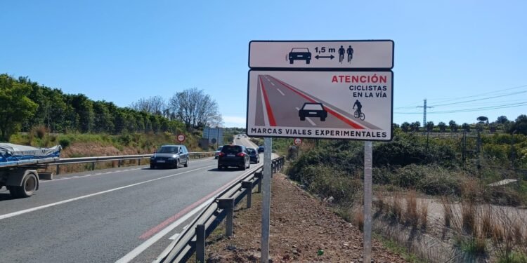 Projecte pilot de la Diputació per a millorar la seguretat dels ciclistes en la carretera