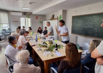 Un taller ensenya a elaborar cosmètica natural i promou hàbits saludables