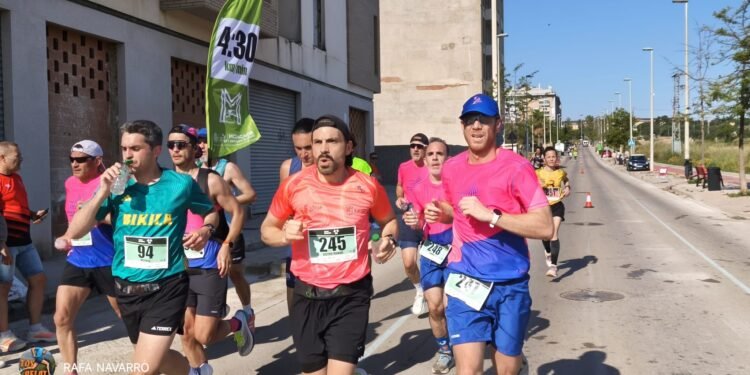 Más de 1.400 corredores se dan cita en la media maratón y 10k de Moncada
