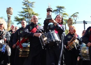 Hellín nombra Tamborilera del Año a la alcaldesa de Moncada Amparo Orts