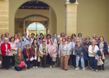 Las Amas de Casa Tyrius de Moncada visitan el Museo de la Muñeca de Onil