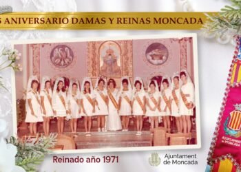 Una gran gala de Reinas y damas revive la historia festiva de Moncada desde 1971