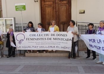 Nova concentració del Col·lectiu de Dones Feministes contra la violència de gènere