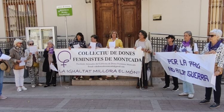 Nova concentració del Col·lectiu de Dones Feministes contra la violència de gènere