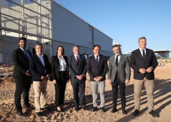 Pérez Llorca señala que la planta de Edwards Lifesciences de Moncada actuará como motor de empleo