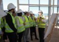 Pérez Llorca señala que la planta de Edwards Lifesciences de Moncada actuará como motor de empleo