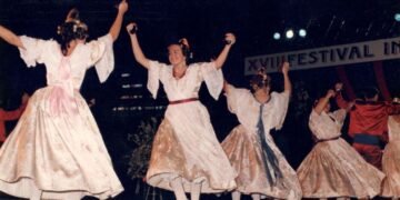 Agrupación Folklórica de Moncada: la primera vez de casi todo