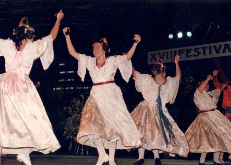 Agrupación Folklórica de Moncada: la primera vez de casi todo