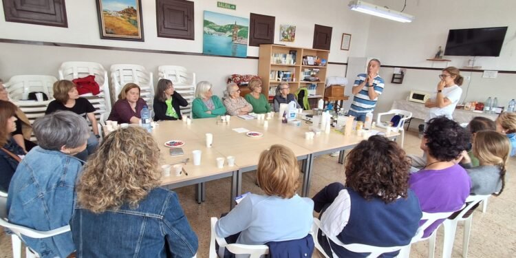 Un taller d’elaboració casolana de sabó, gel i ambientador recupera un món d’aromes