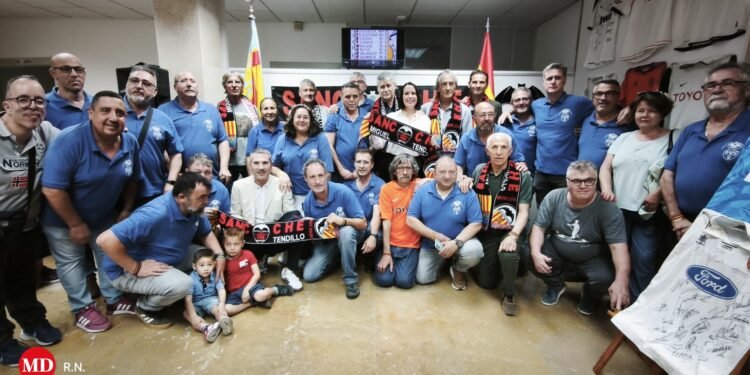 Miguel Tendillo reúne al valencianismo en una exposición sobre el Valencia CF