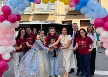La fiesta solidaria de la Falla Tos Pelat