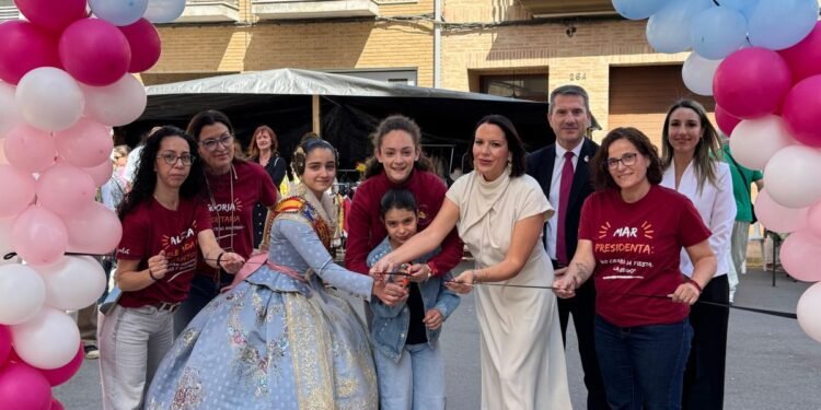 La fiesta solidaria de la Falla Tos Pelat