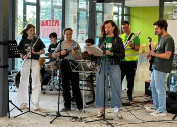 L’IES Tierno Galván uneix la comunitat educativa en una jornada reivindicativa
