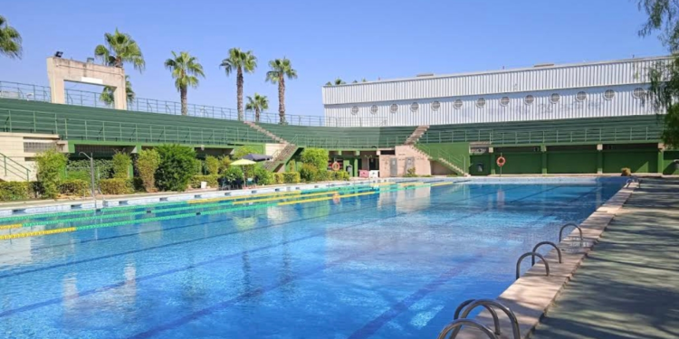 El Club Natación Moncada denuncia el abandono de la piscina municipal