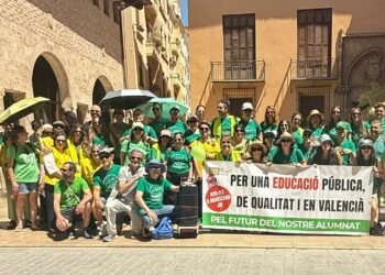 Nova jornada de vaga docent i masiva protesta pels carrers de València