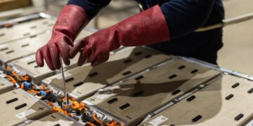Batteryfly traslada a Moncada su planta para almacenar baterías de vehículos eléctricos