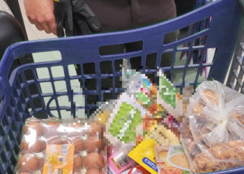 Moncada | Sorprendida por ocultar comida en un carrito de bebé en un supermercado