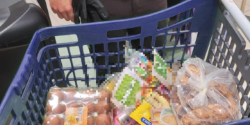 Moncada | Sorprendida por ocultar comida en un carrito de bebé en un supermercado