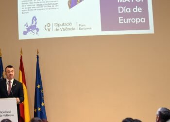 Mompó reclama en el Día de Europa que la Diputación gestione los fondos europeos